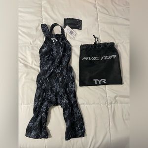 Brand New TYR Avictor knee skin suit